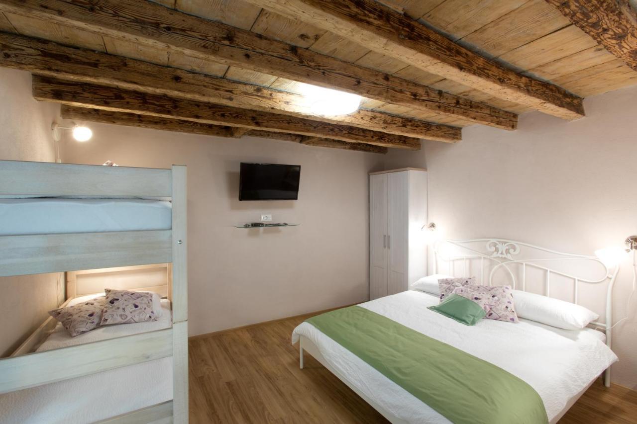 Guesthouse Centrum B&B Izola Eksteriør billede